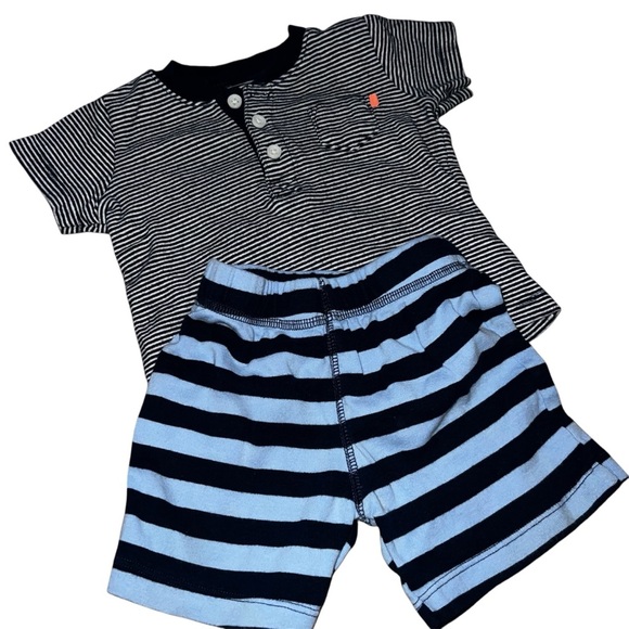 Carter’s Baby Boy 2 Piece Bundle Combo Crab Shorts & Striped Shirt 9-12 Months - Picture 2 of 8